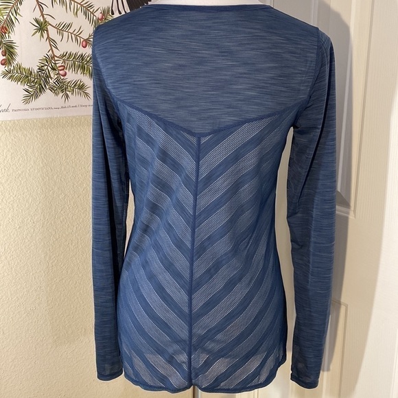 ATHLETA Long Sleeve Navy Scoop Neck Athletic‎ Top Chevron Panel Size S - Picture 5 of 11